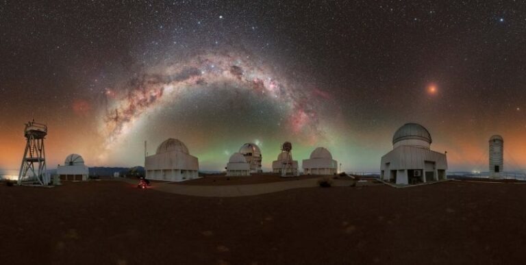Milky-Way-lunar-eclipse-Petr-Horalek-Cerro-Tololo-Observatory-Chile-768x387.jpg